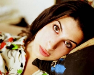 Album pstumo de Winehouse debuta en el primer lugar de ventas