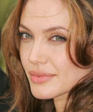 Angelina Jolie visita Hait.