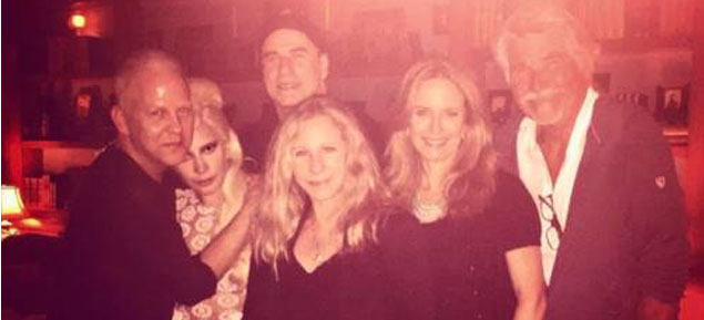 Barbra Streisand en una selfie llena de stars