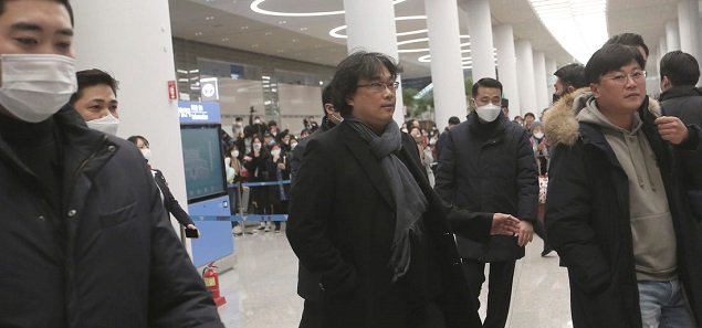 Bong Joon-ho recibido en Corea como un hroe, bromea sobre el virus