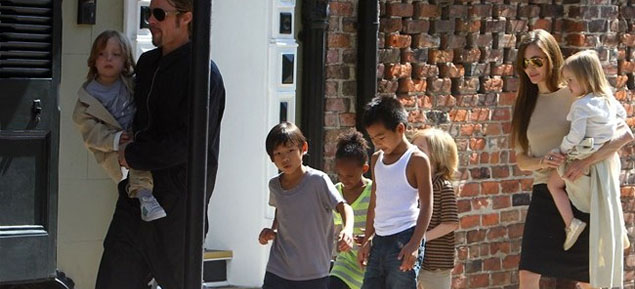 Brad y Angelina ponen a sus hijos a trabajar