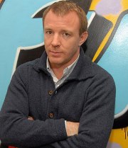 Intentan asesinar a Guy Ritchie.