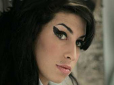 Habl Janis Winehouse sobre la muerte de su hija.