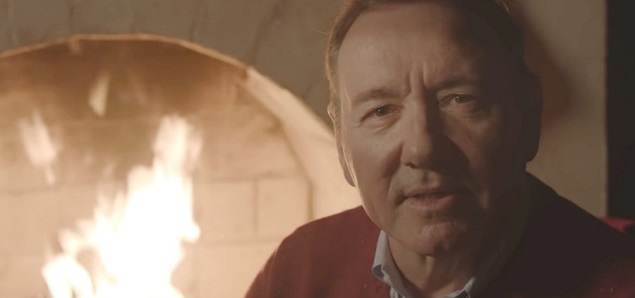 Kevin Spacey y un escalofriante saludo navideo : Mata a los que te atacan pero con amabilidad