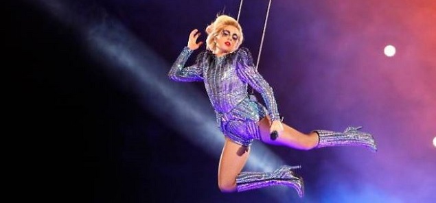 Lady Gaga embruja a la audiencia con su actuacin en el Super Bowl 2017