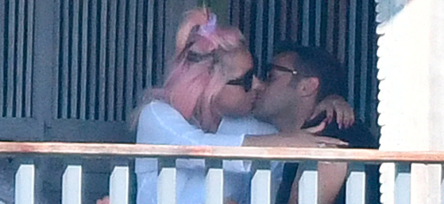 Lady Gaga muy feliz con Michael Polansky