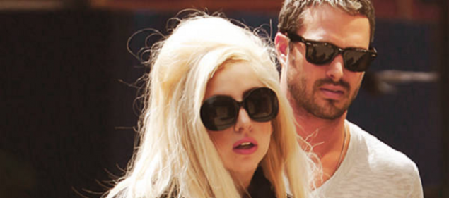 Lady Gaga presenta a su novio