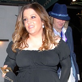 Lisa Marie Presley est embarazada.