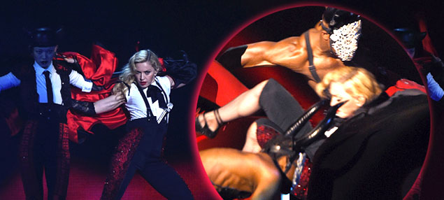 Madonna cae en el escenario en los Brit Awards