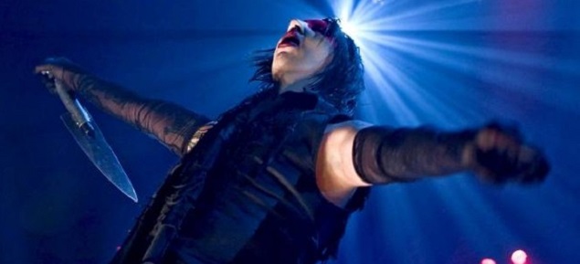 Marilyn Manson herido en el escenario por el colapso de la escenografa