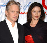 Michael Douglas optimista frente a su enfermedad