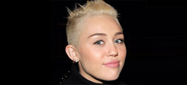 Miley Cyrus, inquieta con su look